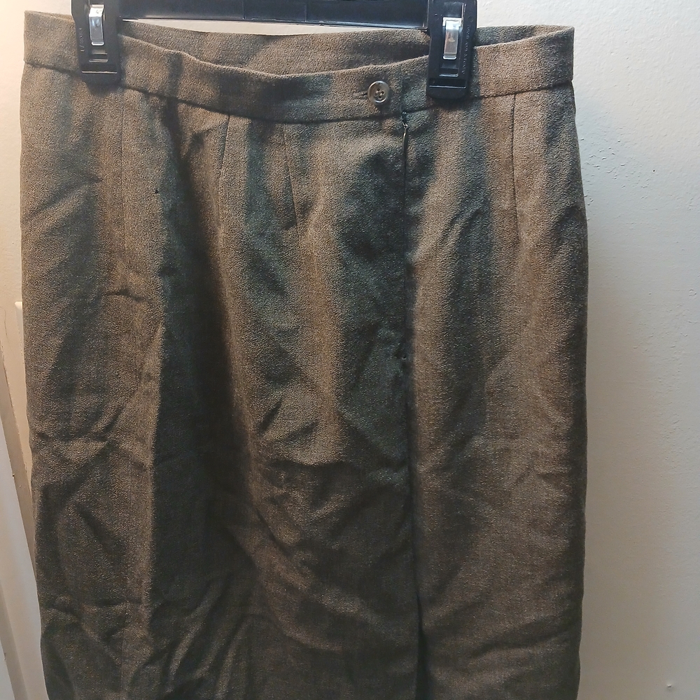 Chaus Charcoal Button-Accent Skirt